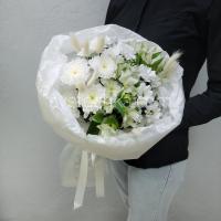 Фото "Зефир" светлый букет с хризантемами и альстромериями 