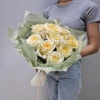 Нежный букет с розами с доставкой в Магнитогорске 