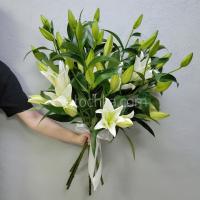 Букет из семи лилий с доставкой в Магнитогорске