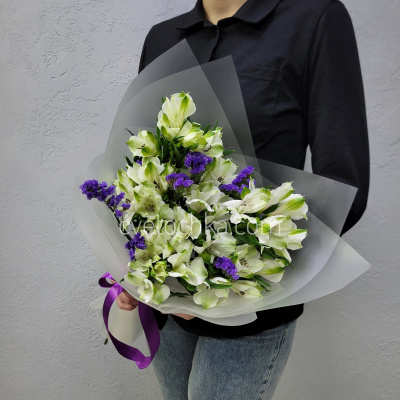 Альстромерии со статицей