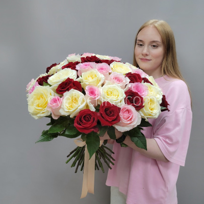 Букет из 51 розы Эквадор 50 см микс бордовых, нежно-розовых и сливочных роз