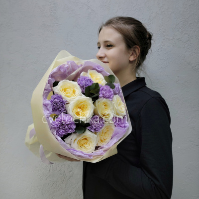 "Мираж" букет из роз и лунных гвоздик