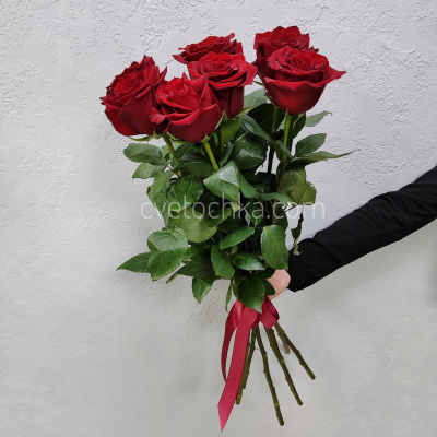 7 бордовых роз 80 см