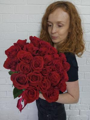 АКЦИЯ! 25 красных роз Эквадор 50 см