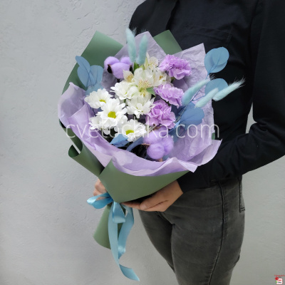 Букет в бело-сиреневой гамме с лунными гвоздиками с доставкой в Магнитогорске