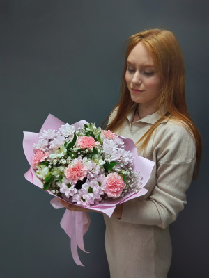 "Хлоя" букет из кустовых хризантем, гвоздик, альстромерий и гипсофилы