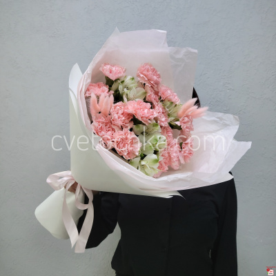 Букет из гвоздик и альстромерий с доставкой в Магнитогорске