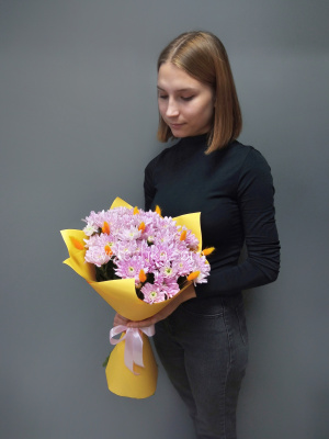 "Пчелка" букет из кустовых хризантем и сухоцветов