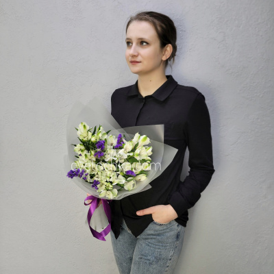 Альстромерии со статицей