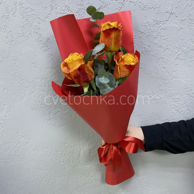 Букет из 3 роз с эвкалиптом. Цвет на выбор