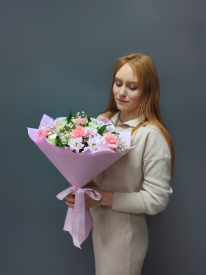 "Хлоя" букет из кустовых хризантем, гвоздик, альстромерий и гипсофилы