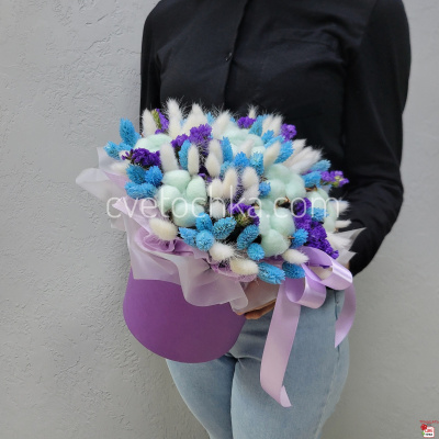 Шляпная коробка с сухоцветами с доставкой в Магнитогорске