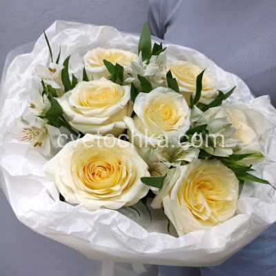 "Люблю тебя" воздушный букет с розами и альстромериями