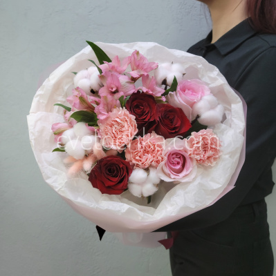 "Сказка" букет с розами и альстромериями