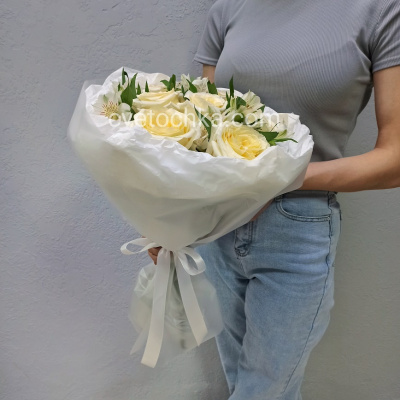 "Люблю тебя" воздушный букет с розами и альстромериями