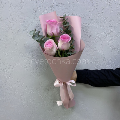 Букет из 3 роз с эвкалиптом. Цвет на выбор